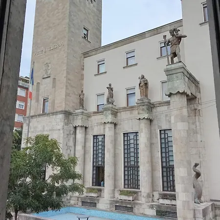 L' Affaire Du Collier * Bergamo